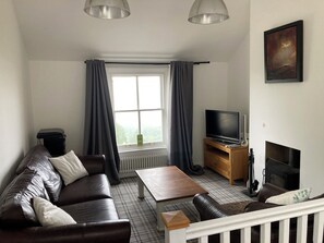 Living area - Upside down Townhouse With Far Reaching Views (Malvern)