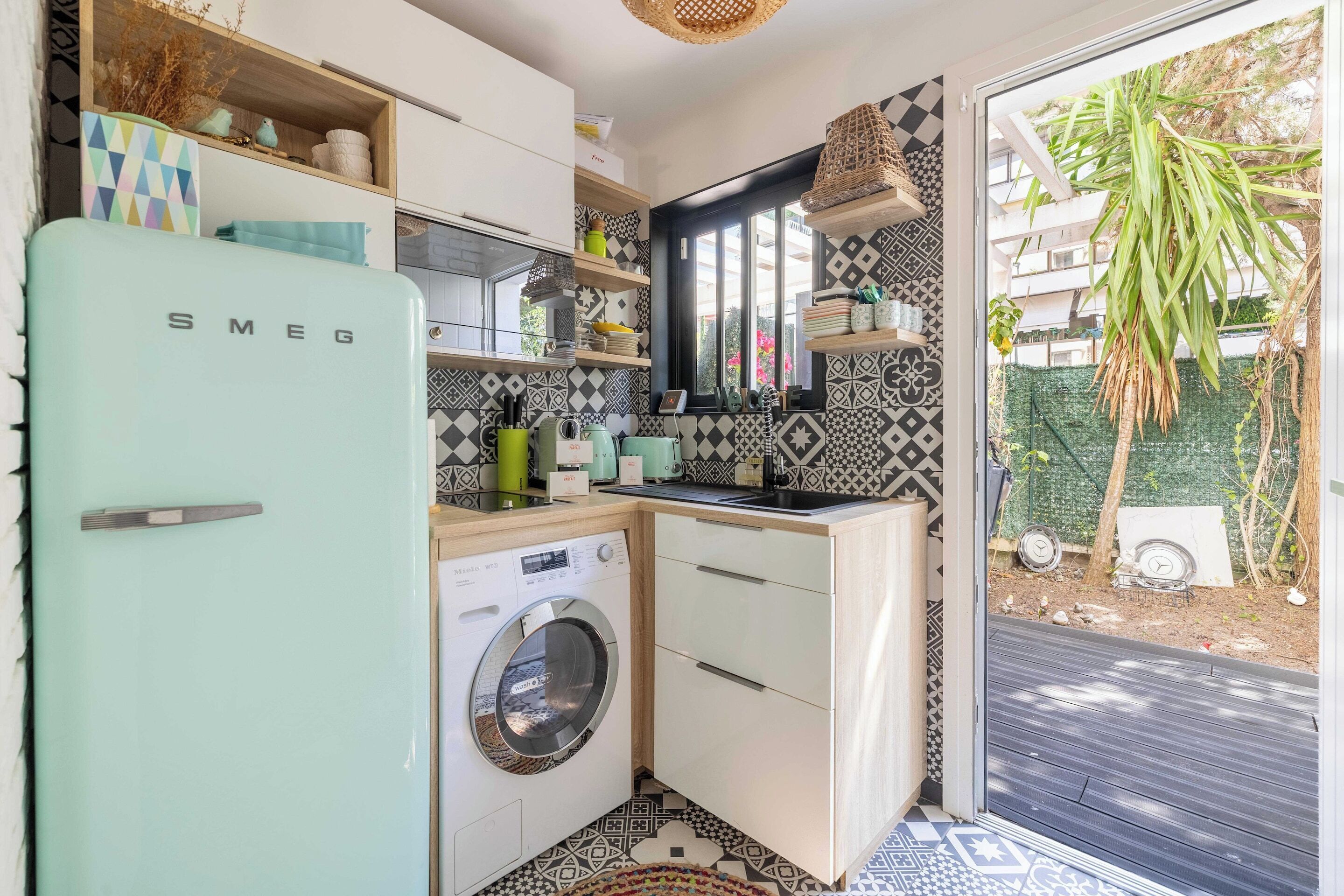 Appartement | Privékeuken | Een koffiezetapparaat/waterkoker, een koelkast, een magnetron