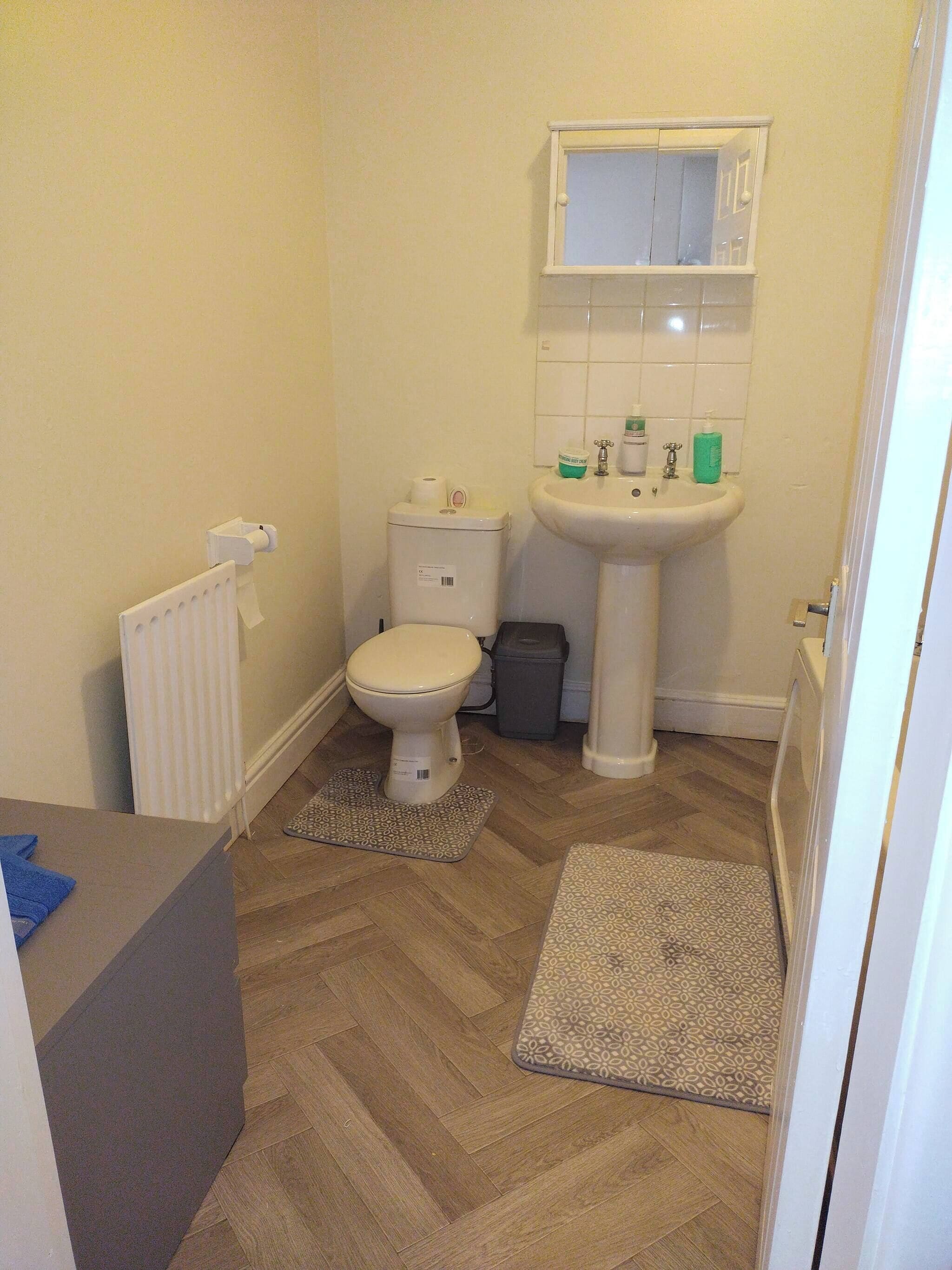 Casa, 2 habitaciones, chimenea | Baño