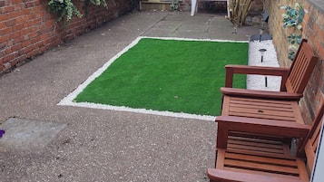 Hus, 2 soverom, peis | Terrasse/patio