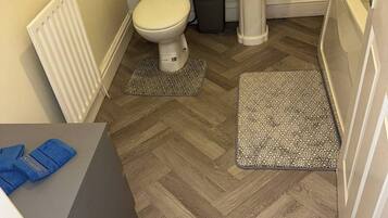 House, 2 Bedrooms, Fireplace | Bathroom