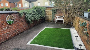 House, 2 Bedrooms, Fireplace | Garden