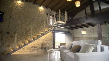 TV, fireplace