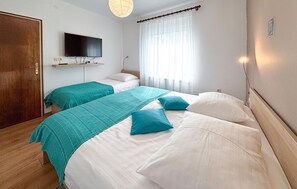 3 bedrooms, iron/ironing board, free WiFi - Lovely home in Jurdani with sauna (Jurdani)