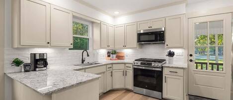 Coffee/tea maker, fridge, microwave, oven