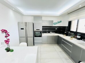 Private kitchen - Awesome 3BR Retreat in Machane Yehuda-Free Parking (Jerusalem)