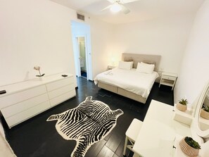 Iron/ironing board, WiFi, bed sheets - Awesome 3BR Retreat in Machane Yehuda-Free Parking (Jerusalem)