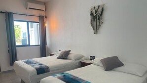 Phòng 4 tiện nghi đơn giản, quang cảnh vườn | Chăn bông, truy cập Internet không dây miễn phí 