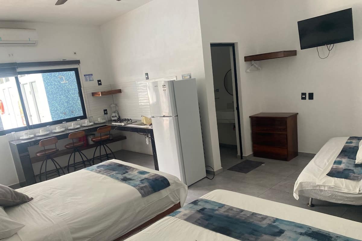 Perhebungalow, näköala uima-altaalle | Untuvapeitot, ilmainen Wi-Fi