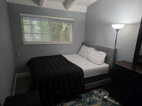Gorgeous 1-bedroom house with AC in friendly Fremont