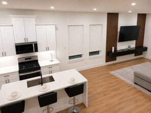 Private kitchen - Delightful 3-bedroom house with AC in vibrant Houston (Houston)