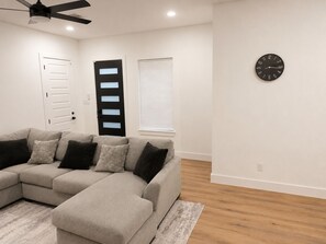 Smart TV - Delightful 3-bedroom house with AC in vibrant Houston (Houston)