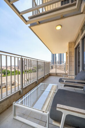 Terrace/patio - Royal Luxury 4BR by the Shuk - Saidoff Tower (Jerusalem)