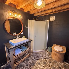 Bathroom - Private Yurt with AC in Soldiers Grove (Soldiers Grove)
