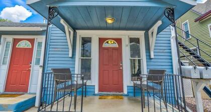 Heart Of Downtown, 3 Bedrooms, Hot Tub, Has It All!