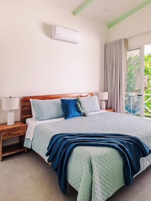 4 bedrooms, in-room safe, iron/ironing board, free WiFi - Casa Cactus - 15 min walk, 3 min drive to the beach - Pool & Hot tub (Tamarindo)