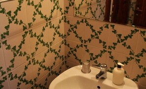 Shower, hair dryer, bidet, towels - Villa Opera - Apartment in Grosseto (Toscana)
