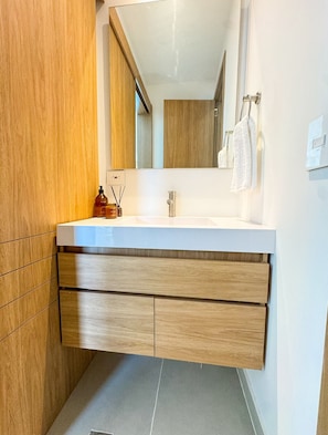 Dusche, Handtücher, Seife, Toilettenpapier