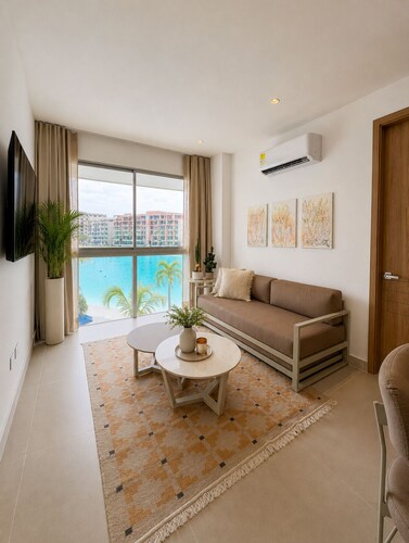Family apartment overlooking the Crystal Lagoon Baia Kristal in Cartagena