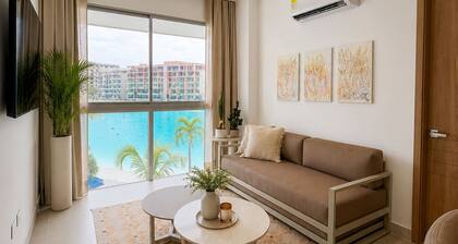 Family apartment overlooking the Crystal Lagoon Baia Kristal in Cartagena