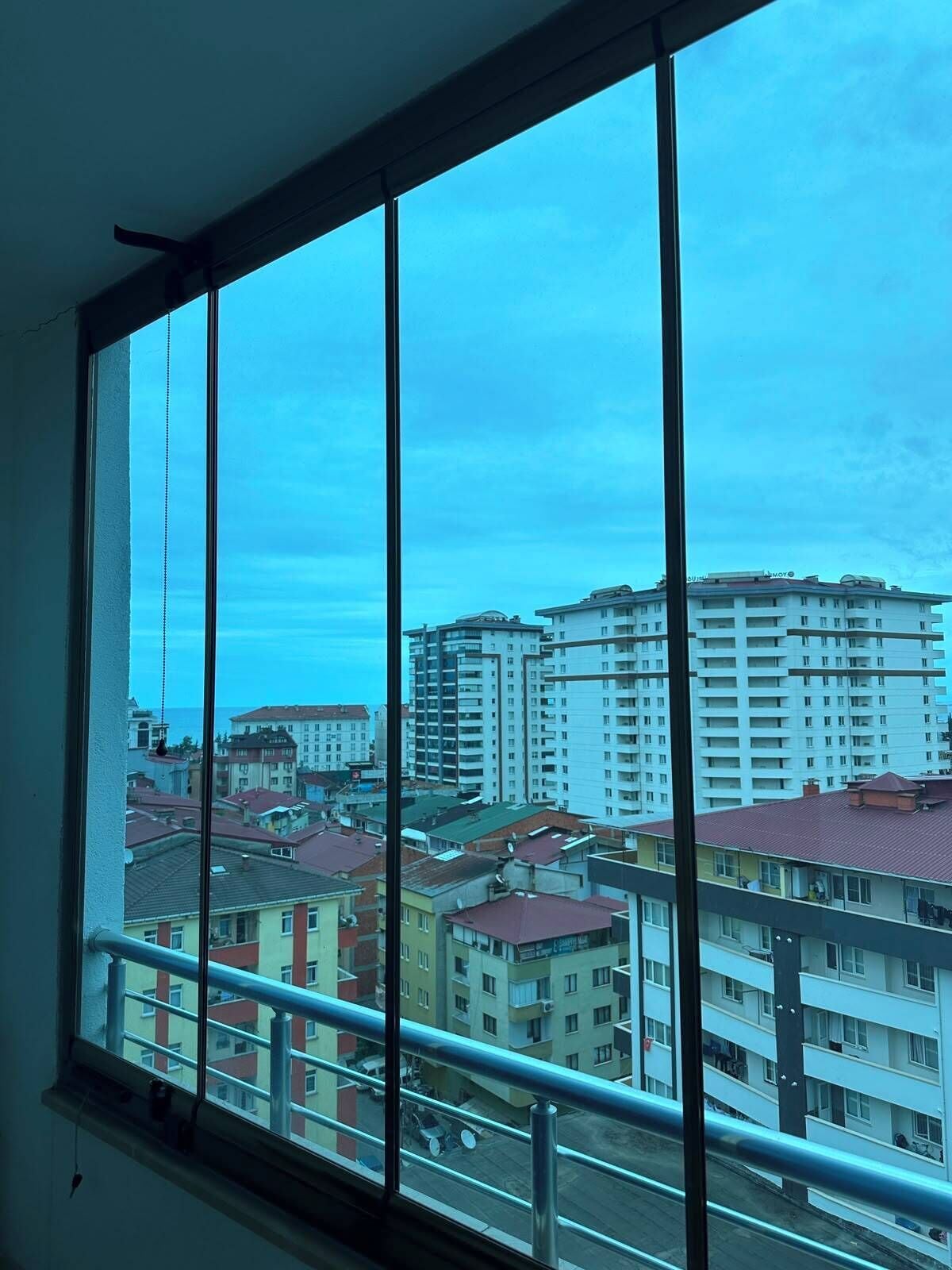 Familienapartment, Balkon | Schreibtisch, laptopgeeigneter Arbeitsplatz, Bügeleisen/Bügelbrett