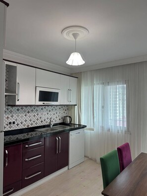 Desk, laptop workspace, iron/ironing board, free WiFi - OXSEYA RESIDENCE (Kaşüstü)