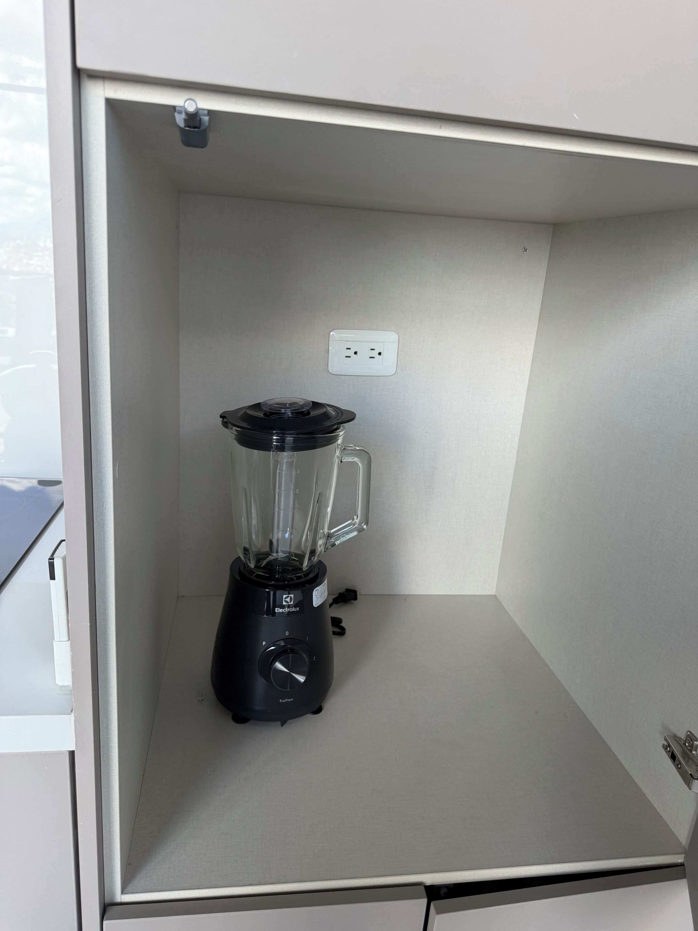 Kopi dan/atau alat penyeduh kopi