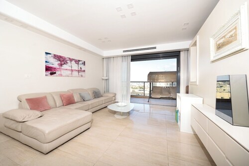 Beautiful Modern 4BR at Bayit Vegan/Ramat Charet