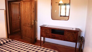 1 quarto, ferros/tábuas de passar roupa, acesso à internet