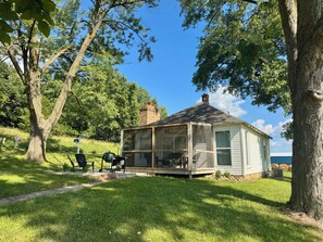 Exterior - Little House on the Hill - Family and Pet Friendly Serene Farmhouse (New London)