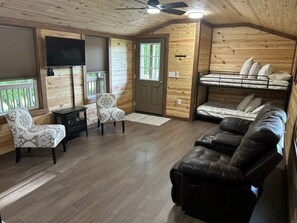 Living area - Secluded Cabin/ Firepit/ Amazing Outdoor Space (McKee)