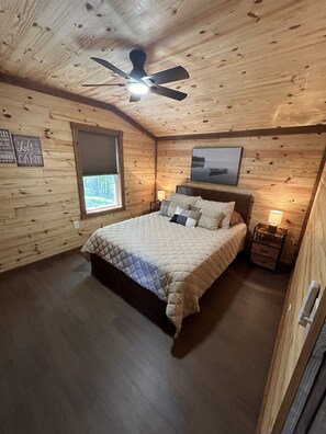 1 bedroom, iron/ironing board, Internet, bed sheets - Secluded Cabin/ Firepit/ Amazing Outdoor Space (McKee)