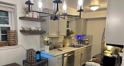 Charming 2BR Arlington Condo Near DC & Shirlington