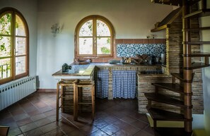Private kitchen - Podere Colombaione - Capanna Apartment (Toscana)