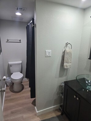 Towels, soap, toilet paper - Delightful 2-bedroom condo with AC in sunny Phoenix (Phoenix)