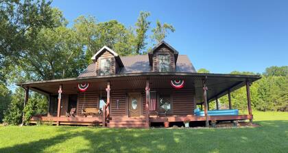 Welcome Dona Catalina Farm House a quiet and spacious home in Tell City IN.