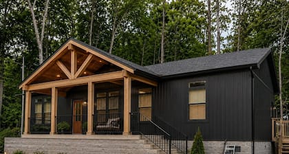 Wonderful Retreat 3-bedroom house with AC at Conley Bottom Lake Cumberland