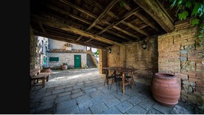 Outdoor dining - Podere Colombaione - Stalla Apartment (Toscana)