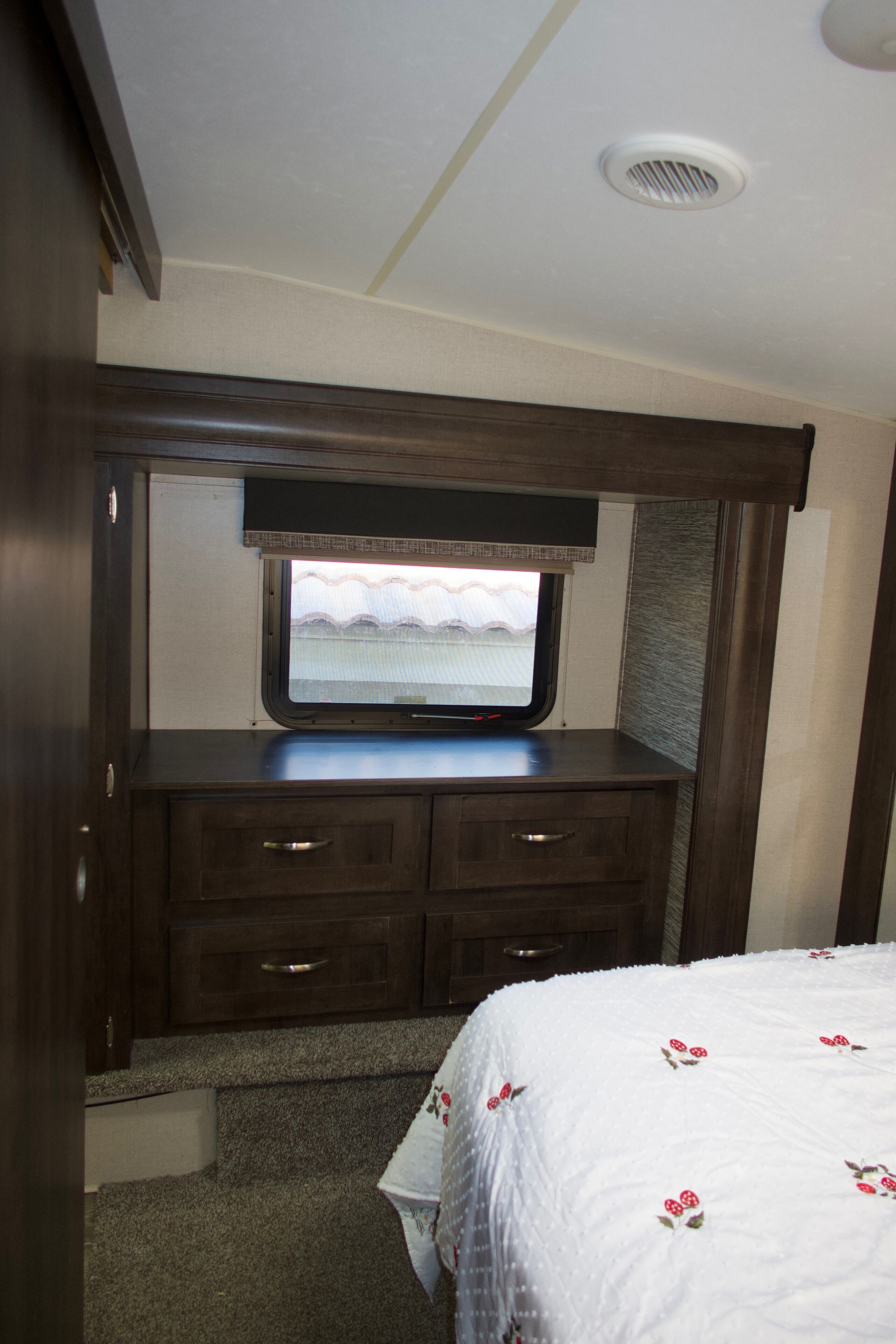 Pleasant 1-bedroom Rv With Ac In Cathedral City - Palm Springs, CA