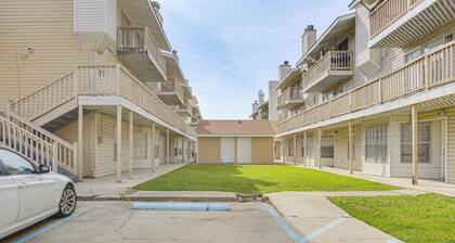 2-bedroom apartment in charming Kenner with AC for relaxing stays