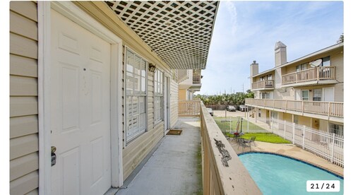 2-bedroom apartment in charming Kenner with AC for relaxing stays