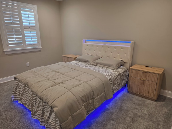 2 habitaciones, tabla de planchar con plancha, wifi y ropa de cama 
