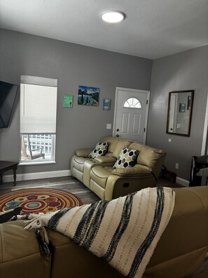 Living area - New Haven 5 mi to Legoland & 0.5 mi to dwntwn (Winter Haven)