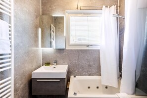 Bathroom - Knightsbridge Apartment by Harrods (London)