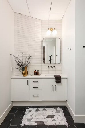 Bathroom - Modern Downtown Luxury Apartment Pearl & Hiking (Boulder)