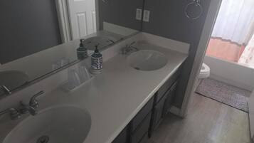 Eco-friendly toiletries, hair dryer, bidet, towels