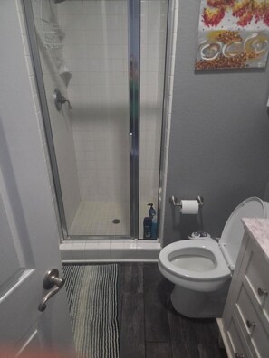 Articles de toilette écologiques, sèche-cheveux, bidet