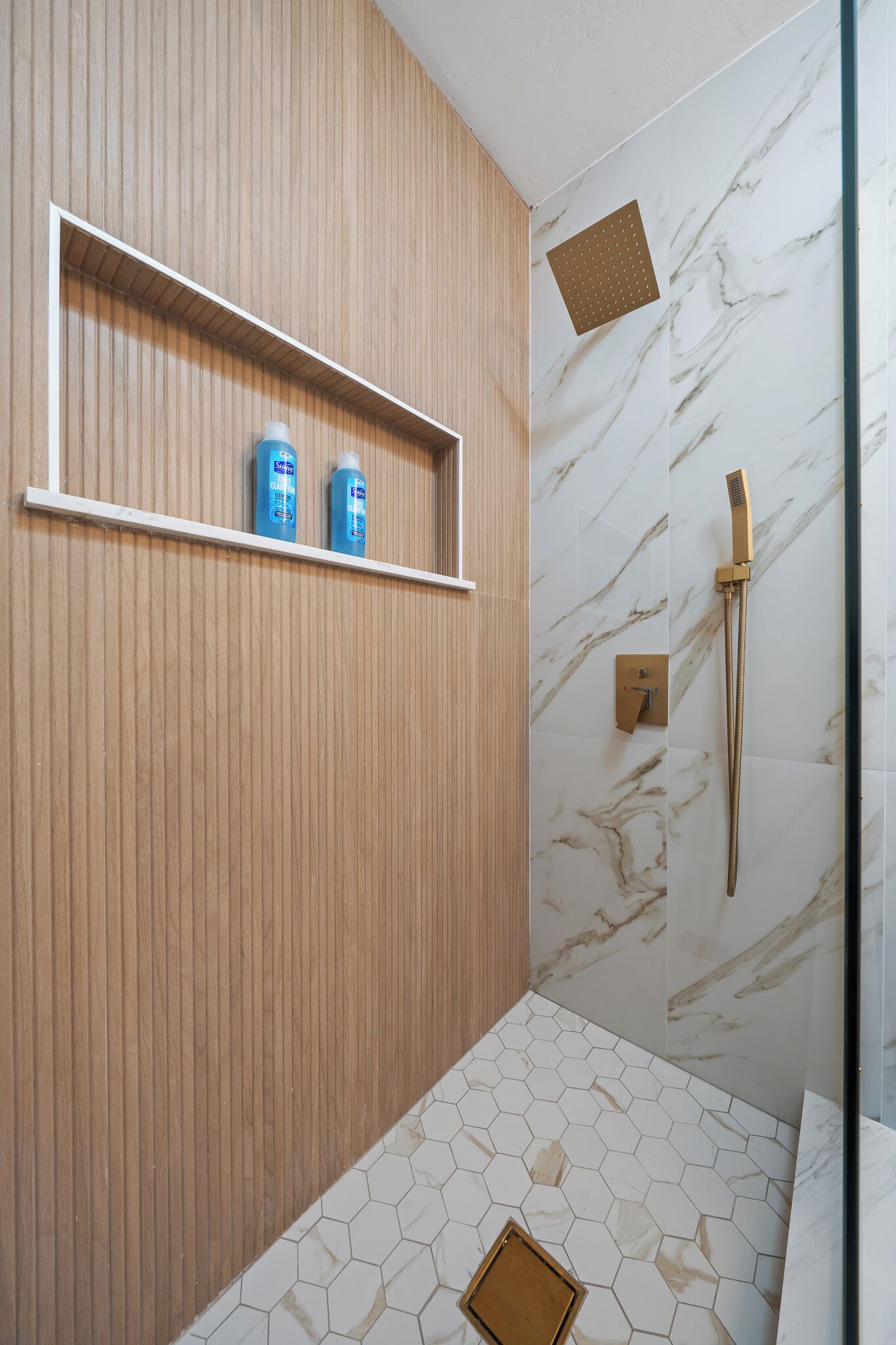 Eco-friendly toiletries, hair dryer, bidet, towels