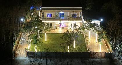 Spacious 4-bedroom farmhouse and banquet hall with AC kitchen available