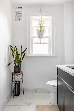 Bathroom - World Cup Haven Near NYC, PATH & Red Bull Arena (Kearny)